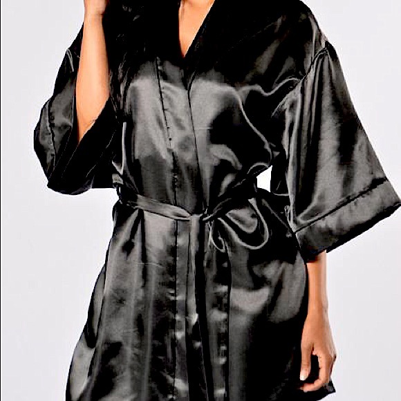 Robe - Picture 2 of 4